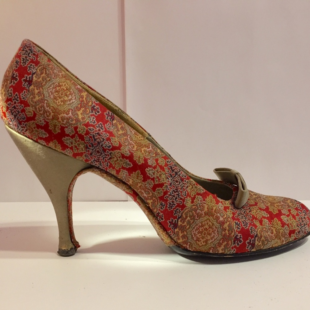 Vintage Saks Fifth Avenue silk pumps